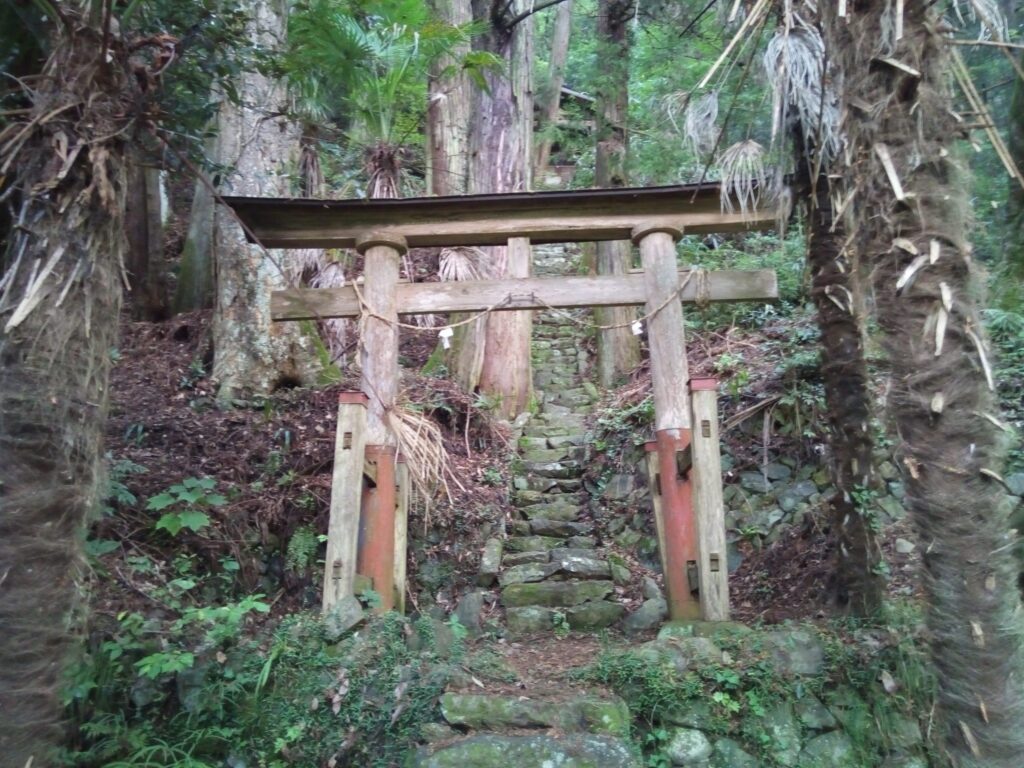 尾続神社
