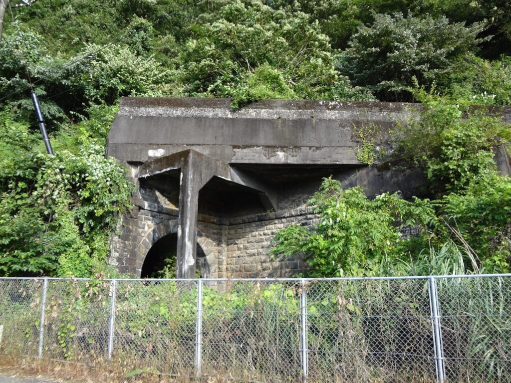 御殿場線旧線トンネル跡