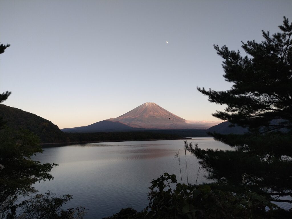 本栖湖からの富士山（帰り道）
