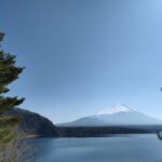 本栖みちから本栖湖越しの富士山。何度見ても最高。
