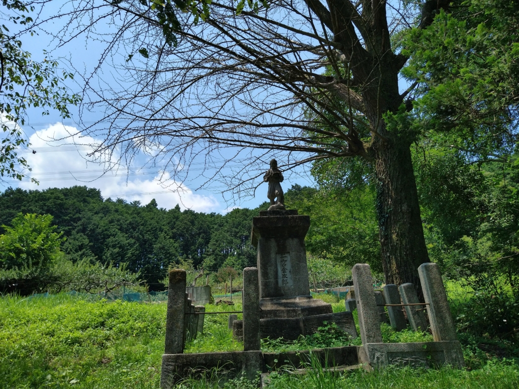 二宮金次郎像だけが残っていました。後ろ側に昭和11年制作との記述がありました。